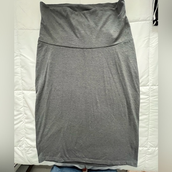 Old Navy Dresses & Skirts - Old Navy Gray Women's Maternity Skirt. Size Small/Petite